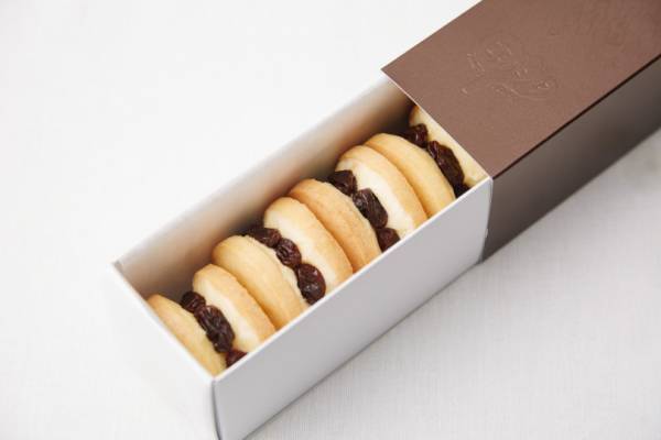 たっぷりクリームと大粒レーズンをサンドした、キノシタの絶品レーズンバターサンド【夏の手土産】