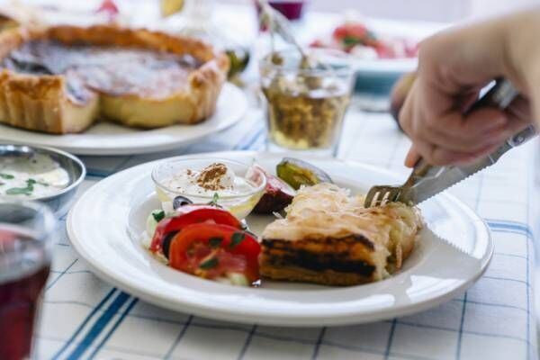 世界の朝食レストラン、8月と9月はギリシャの朝ごはんが登場! パイやスイーツ、ヨーグルトも
