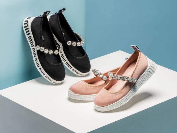 ミュウミュウ、世界先行発売のスニーカーが登場するポップアップを新宿伊勢丹で開催!