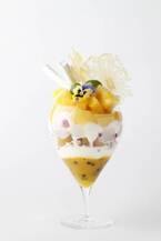エンポリオ アルマーニ カフェ、8月の季節のパフェはパイナップルとパッションフルーツが主役!