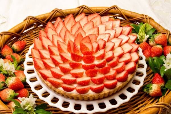 キル フェ ボンから、北海道産の甘酸っぱい夏秋イチゴと芳醇な香りのメロンが主役の新作タルト2種が登場!