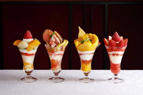 藤原ヒロシ率いる学生集団の展覧会、秋冬新作ポップアップ、夏のスイーツ食べ納めetc...今週末何する? 【気になるTopics】