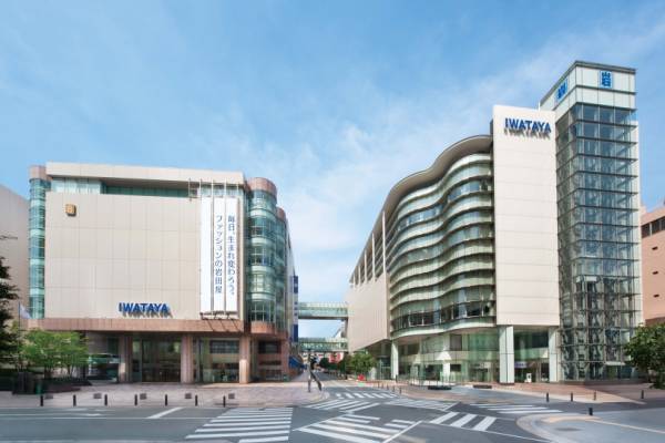 サカイやアンダーカバーをメンズとウィメンズともにそろえた、岩田屋本店の新コンセプトゾーンが誕生