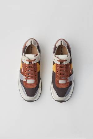 アクネ ストゥディオズの2018年秋冬スニーカーコレクションにフォーカスしたPVが公開!