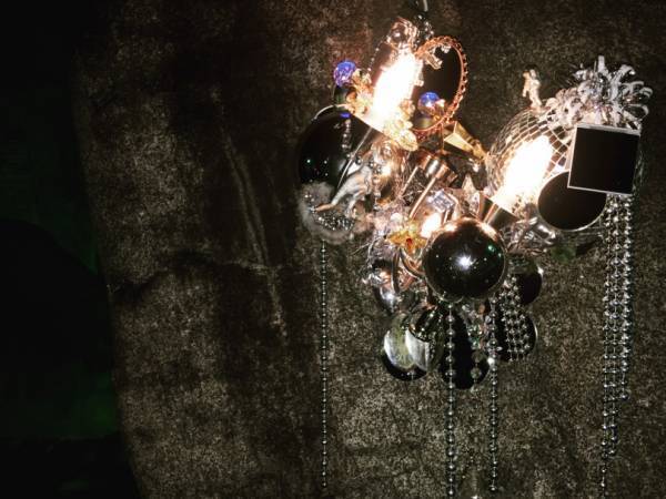 ミュベールの秋冬コレクションをテーマにキム・ソンヘ × 空間デザイナーの外山翔が二人展を開催