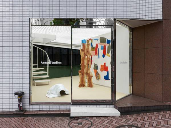 アクネ ストゥディオズ×フェールラーベンの初コラボ、渋谷にオンリーショップも