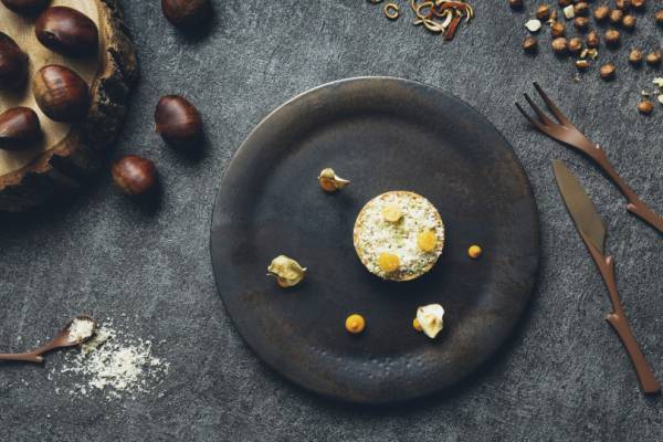 フルーツと香り高いスパイスで秋を楽しむデザートコース、星野リゾート 軽井沢ホテルブレストンコートに登場