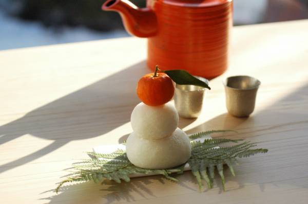 HIGASHIYAから干支菓子など詰め合わせた12段の「お菓子のおせち」登場