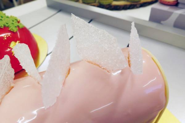 20周年を迎えたピエール・エルメ・パリからクリスマスを彩る特別なスイーツが登場