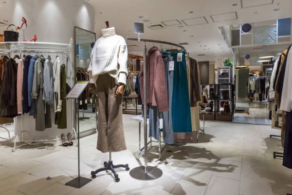 カレンテージとヴィルドのポップアップストアが新宿伊勢丹で開催中! 今を生きる女性に寄り添うデイリーワードローブを提案