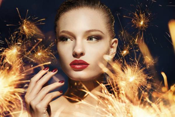 ディオールのクリスマスルックは「星」がテーマ、パールとラメがきらめく限定カラーコレクション