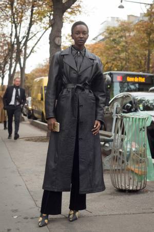 コートの前ボタンは“開ける派”? “閉める派”? 【パリスナップ】