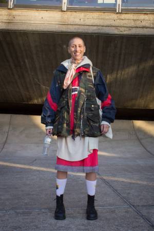 足元は“ソックス”or“柄タイツ”で重めに見せるのが旬【パリスナップ】