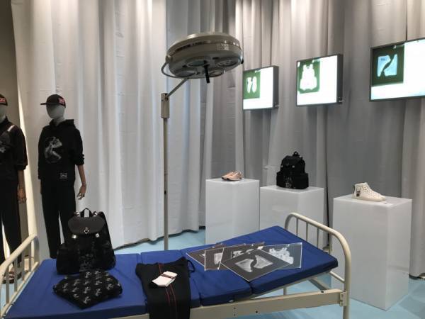 バリー銀座のSHOK-1展にスウィズ・ビーツと大坂なおみが来場