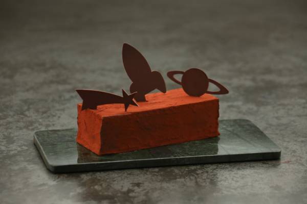 ジャン＝ポール・エヴァンのクリスマスケーキ、金閣寺や汽車がモチーフの独創的なビュッシュ ドゥ ノエル