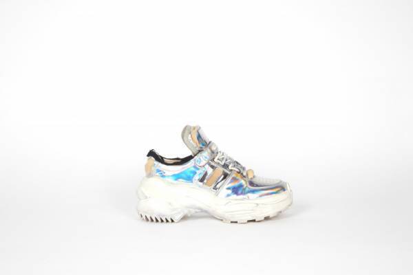 メゾン マルジェラの新スニーカー「レトロ フィット」がローンチ