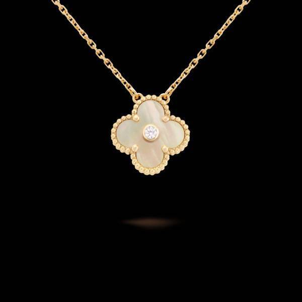 ヴァン クリーフ＆アーペルから「ヴィンテージ アルハンブラ」のホリデー限定ペンダントが今年も登場