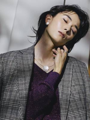 辛口デザインのプラチナジュエリーで、モードな女っぽさを手に入れる【vol.2 クールに引き立つプラチナジュエリー】