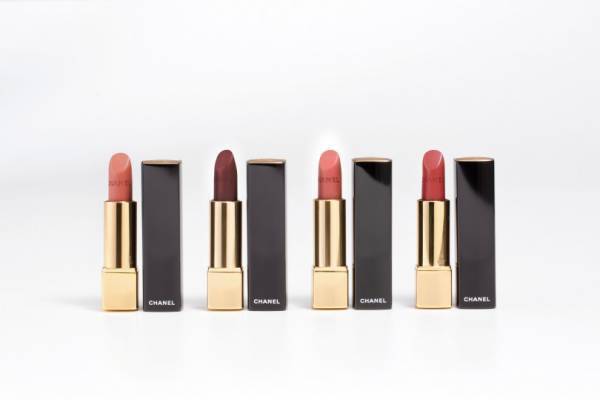 シャネルがホリデー限定アイテムのポップアップを新宿伊勢丹で開催!