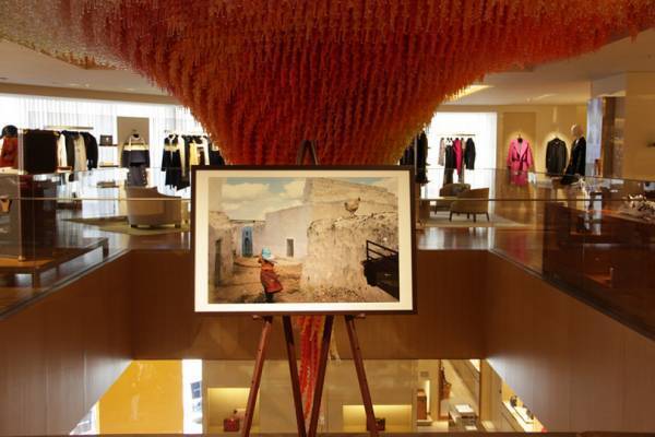 ルイ・ヴィトンのフォトブック『ファッション・アイ』シリーズに篠山紀信による新作が登場