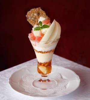 資生堂パーラーにラ・フランスを贅沢に使った限定パフェが登場