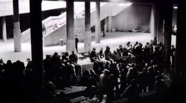 BOOKMARCで写真家モリー・マッキンドーの来日サイン会開催