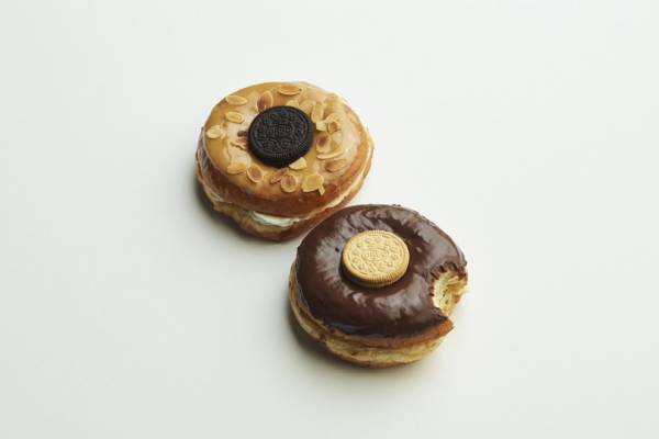 西武渋谷に「オレオ」モチーフのコラボTシャツやスイーツが登場! 老月ミカがプランニングモデルに