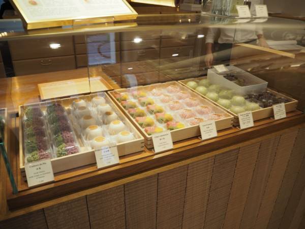 名店、新店、職人 パリで和菓子に出会う 【CHAPTER.1 : TORAYA PARIS】
