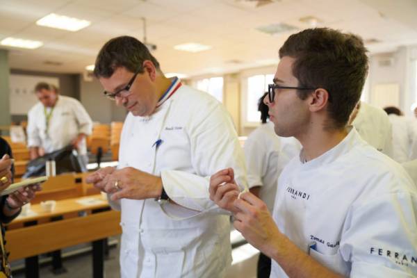 名店、新店、職人 パリで和菓子に出会う 【CHAPTER.4：パリで和菓子イベント】