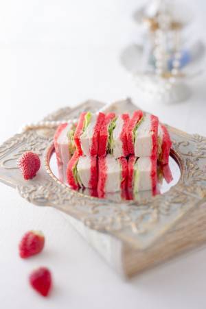 ホテルニューオータニ大阪の「ホテルでいちご狩り」が今年も開催! 名物スイーツビュッフェがスワティーとコラボ