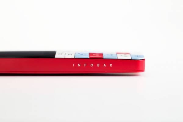 深澤直人デザインの携帯電話「INFOBAR」に15年分の進化を遂げた待望の新モデル登場