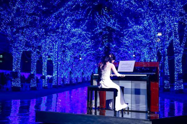 【更新】イルミネーションイベント「青の洞窟 SHIBUYA」、クリスマス期間中にはピアノの生演奏で更にロマンティックな空間に