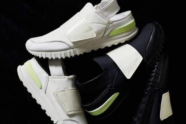 アンリアレイジ×オニツカタイガーのコラボスニーカー第2弾! 光を発するユニークなスリッポン