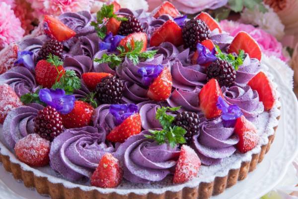 ヒルトン大阪で花いっぱいのロマンチックなストロベリーデザートビュッフェが開催