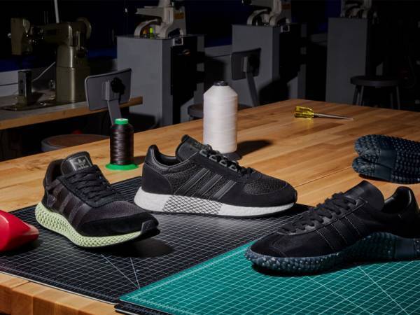 アディダス オリジナルスの新コレクション「Never Made」から、オールブラックの新作8モデルが登場