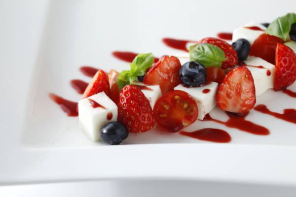 高級いちご「あまおう」だけを使用したスイーツが楽しめるビュッフェが、ホテルニューオータニ幕張で開催