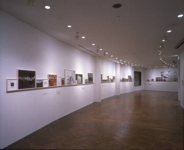 原美術館でフランスの女性現代美術作家・ソフィ カルの個展を開催、19年前の展覧会をフルスケールで再現