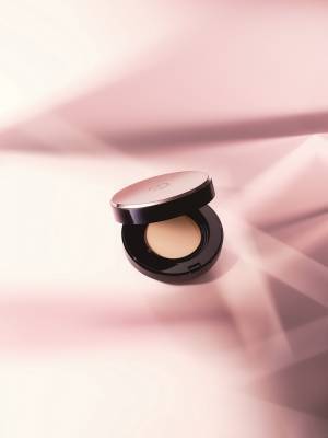 クレ・ド・ポー ボーテの2019年春夏新作、内側から輝くような肌に導く水磨き美容液＆ハイブリットファンデーション