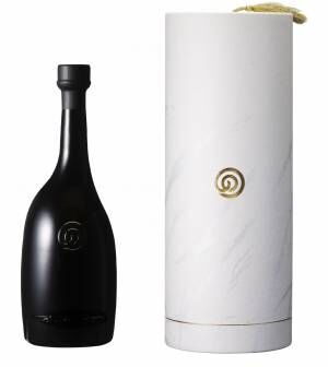 “酒づくりの神様”の異名を持つ日本最高峰の醸造家、農口尚彦の集大成となる酒造り。自身の名を冠した限定商品を発売