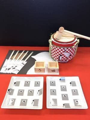 ペンギンたちと正月支度。Suicaペンギンの作者、坂崎千春が新宿伊勢丹TOKYO解放区とコラボしイベントを開催