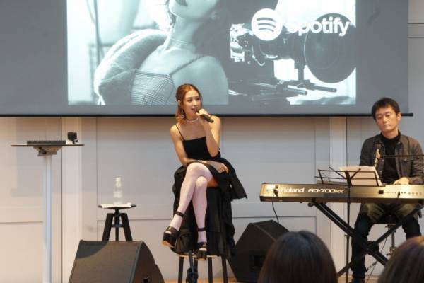 BENI、Spotifyの新イベント「Spotify New Music Place」で女性ファン限定のティーパーティー【レポート】