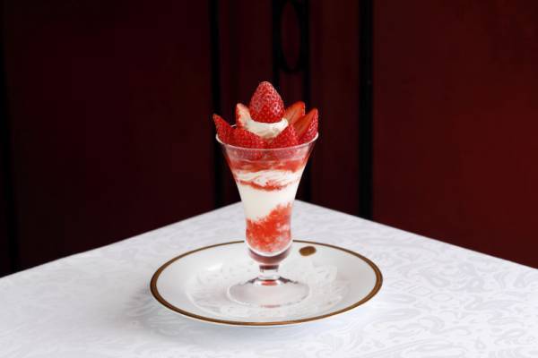 資生堂パーラー、1月15日“いちごの日”限定の10種のストロベリーパフェが登場!