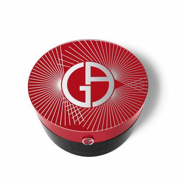 ジョルジオ アルマーニ ビューティのNo.1クッションファンデに新年の限定パッケージが登場