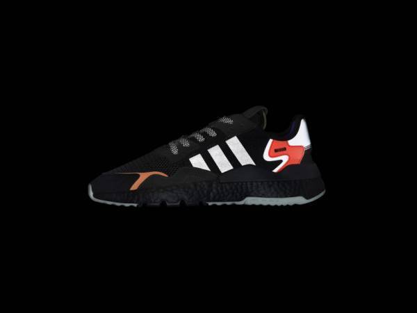 アディダス オリジナルス、暗闇で存在感を放つシューズ「ナイト ジョガー ブースト」を発売