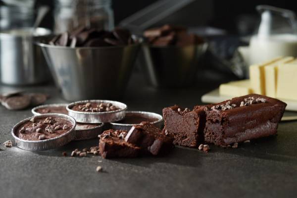 ベイクの新ブランド、ガトーショコラ専門店「ショコラフィル」が自由が丘にオープン