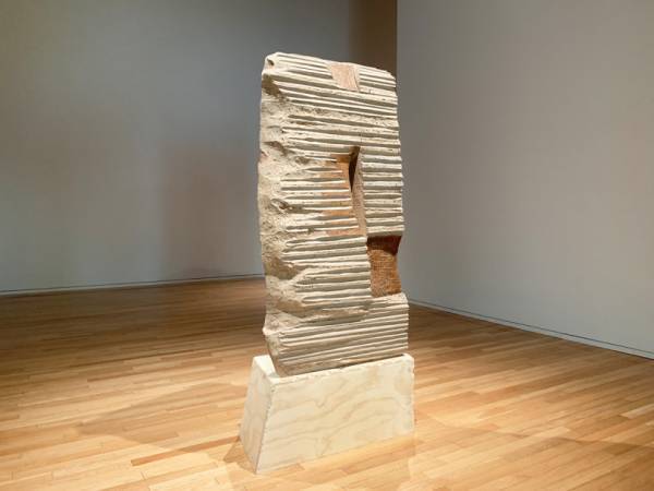 奇抜な作品で知られるトム・サックスが茶道をテーマにした企画展を東京オペラシティで開催