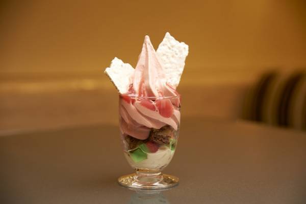 インテリアブランドとコラボしたキュートないちごスイーツビュッフェがニューオータニ大阪で開催