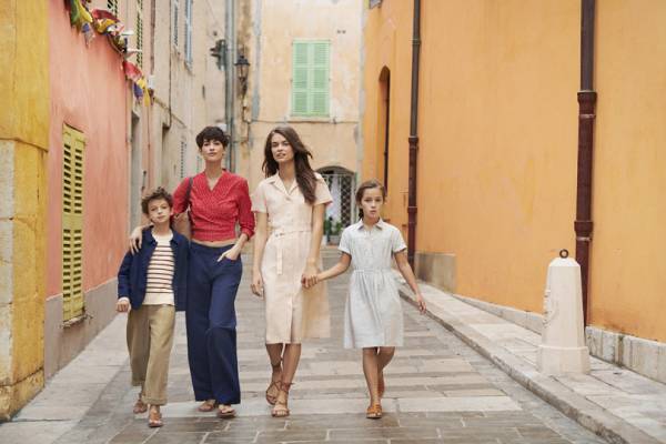 ユニクロ×イネス・ド・ラ・フレサンジュ、南仏のサントロペをテーマにした2019春夏コレクションが登場