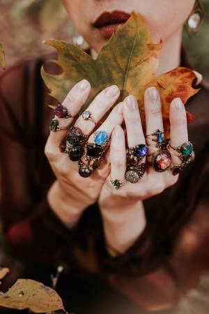 赤坂蚤の市が新宿伊勢丹に出現! ヴィンテージ素材やリメイクアクセサリーが並ぶ