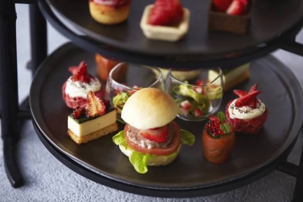 アマン東京、ジュエリーボックスからいちごを選び完成させるアフタヌーンティーが登場